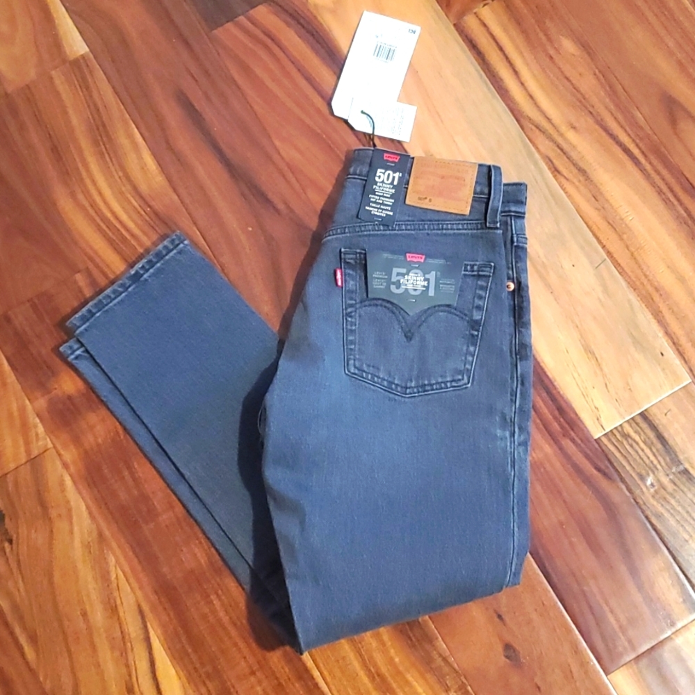 NWT Levi's 501 skinny in dark grey/faded black